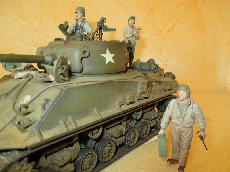 M4A3E8 Sherman "Easy Eight" Tamiya 1/35 et figurines Dragon - Page 7 160404014121905357